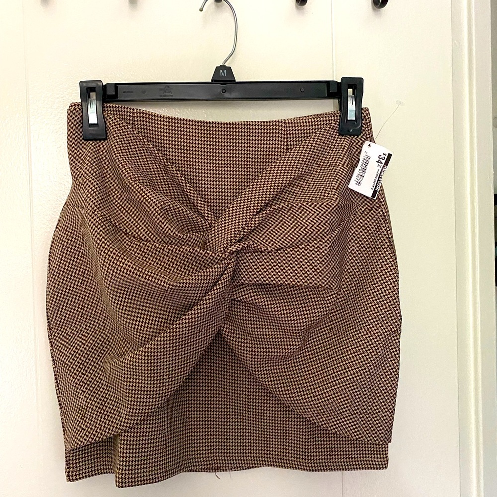 Never worn checkered skirt